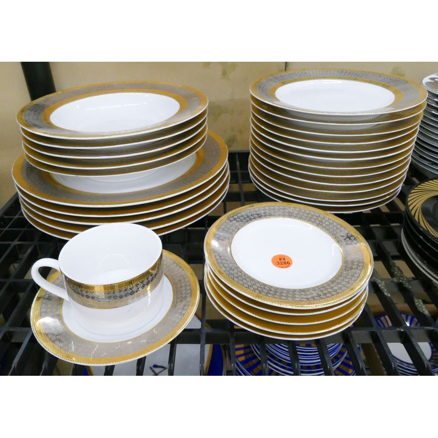 30pc Wallace 'Aegean' Porcelain Dinnerware