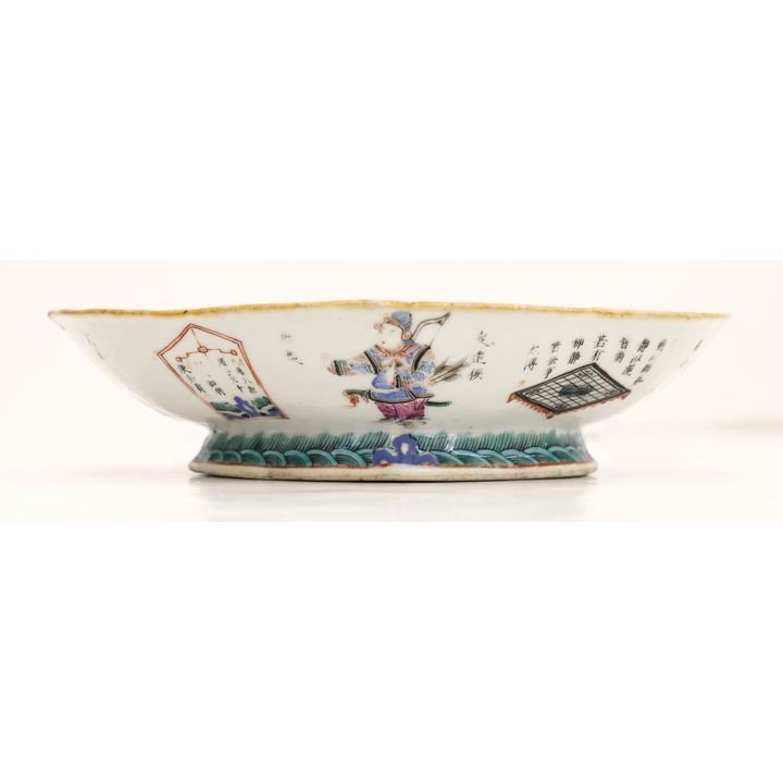 Chinese Qing Quatrefoil Pedestal Porcelain Bowl