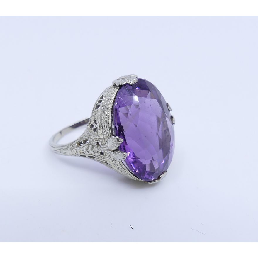 18K Amethyst Ring. Size 6. 8.52g TW