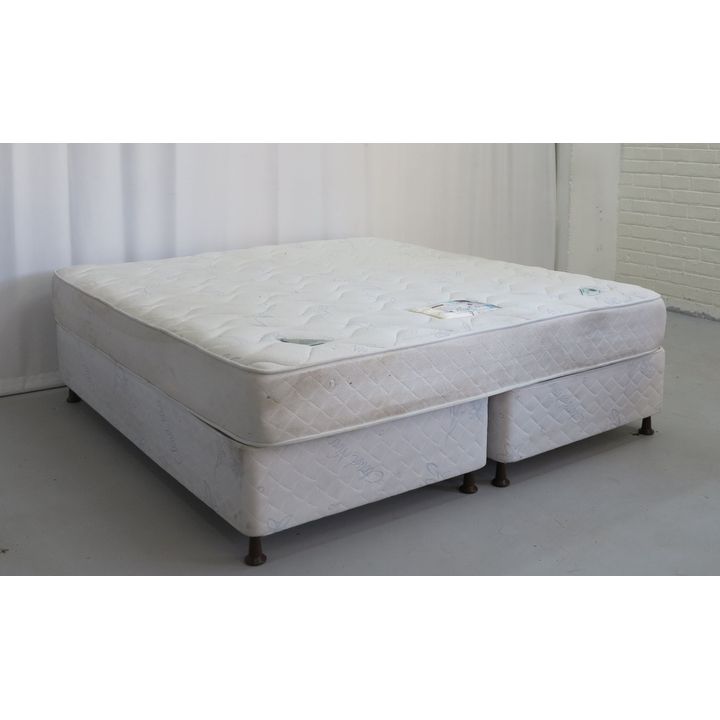 CLOUD NINE KINGSIZE MATTRESS AND BASE