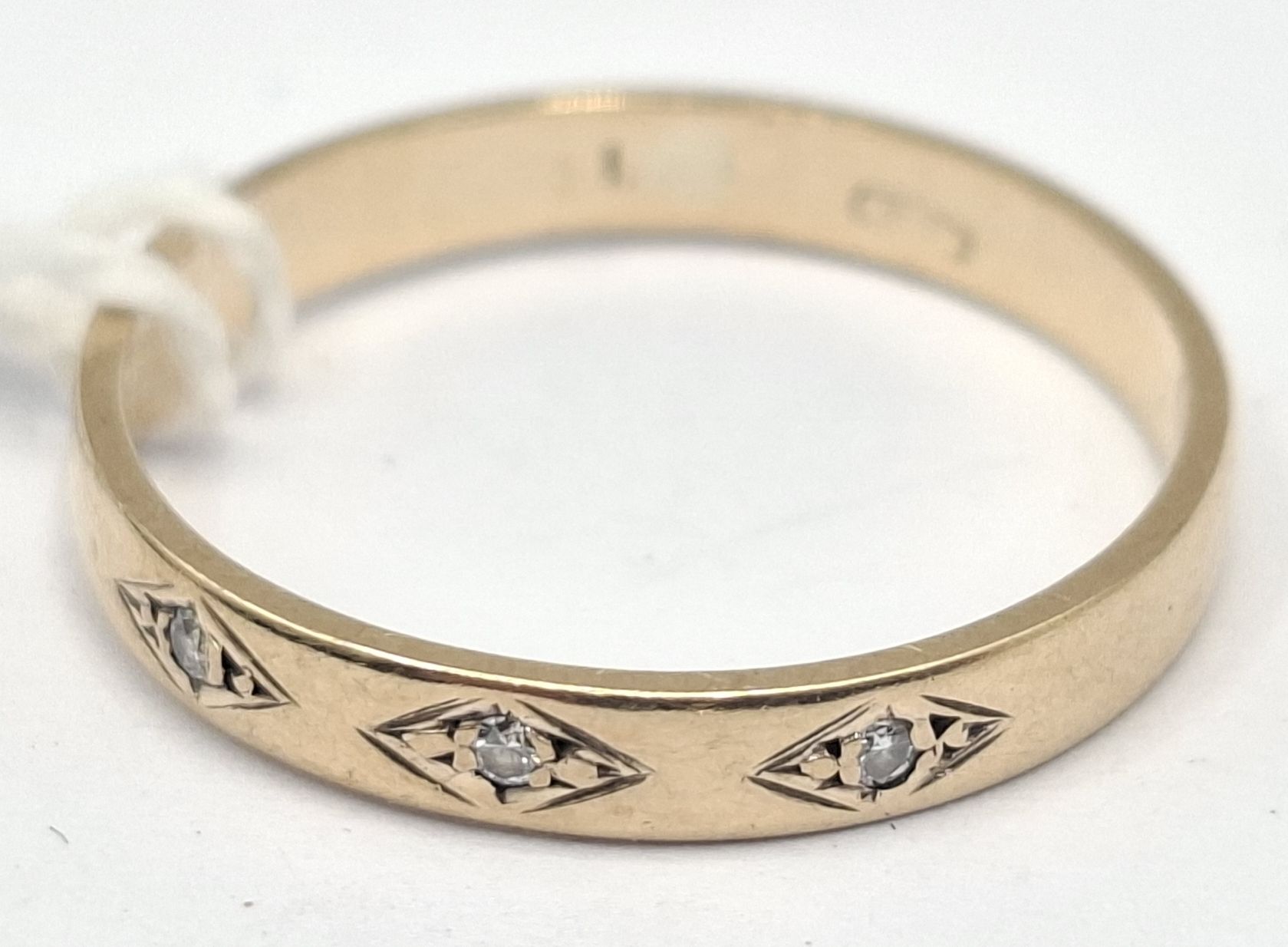 9CT GOLD DIAMOND RING