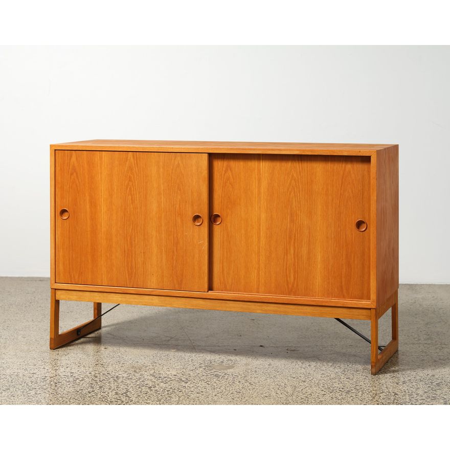 Børge Mogensen for Karl Andersson & Söner - Nicely proportioned two-door sliding cabinet