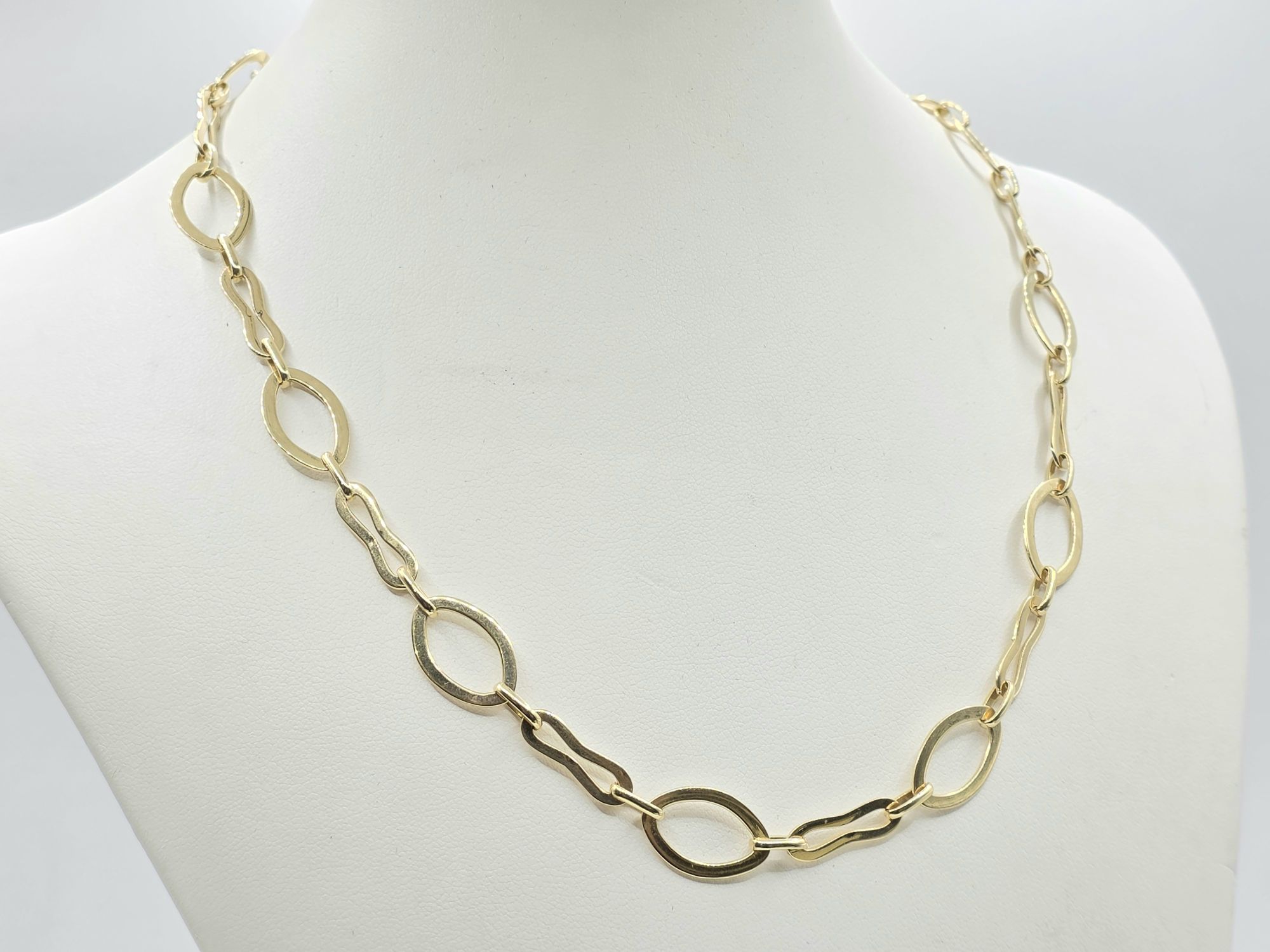 251 · 18CT GOLD CHAIN