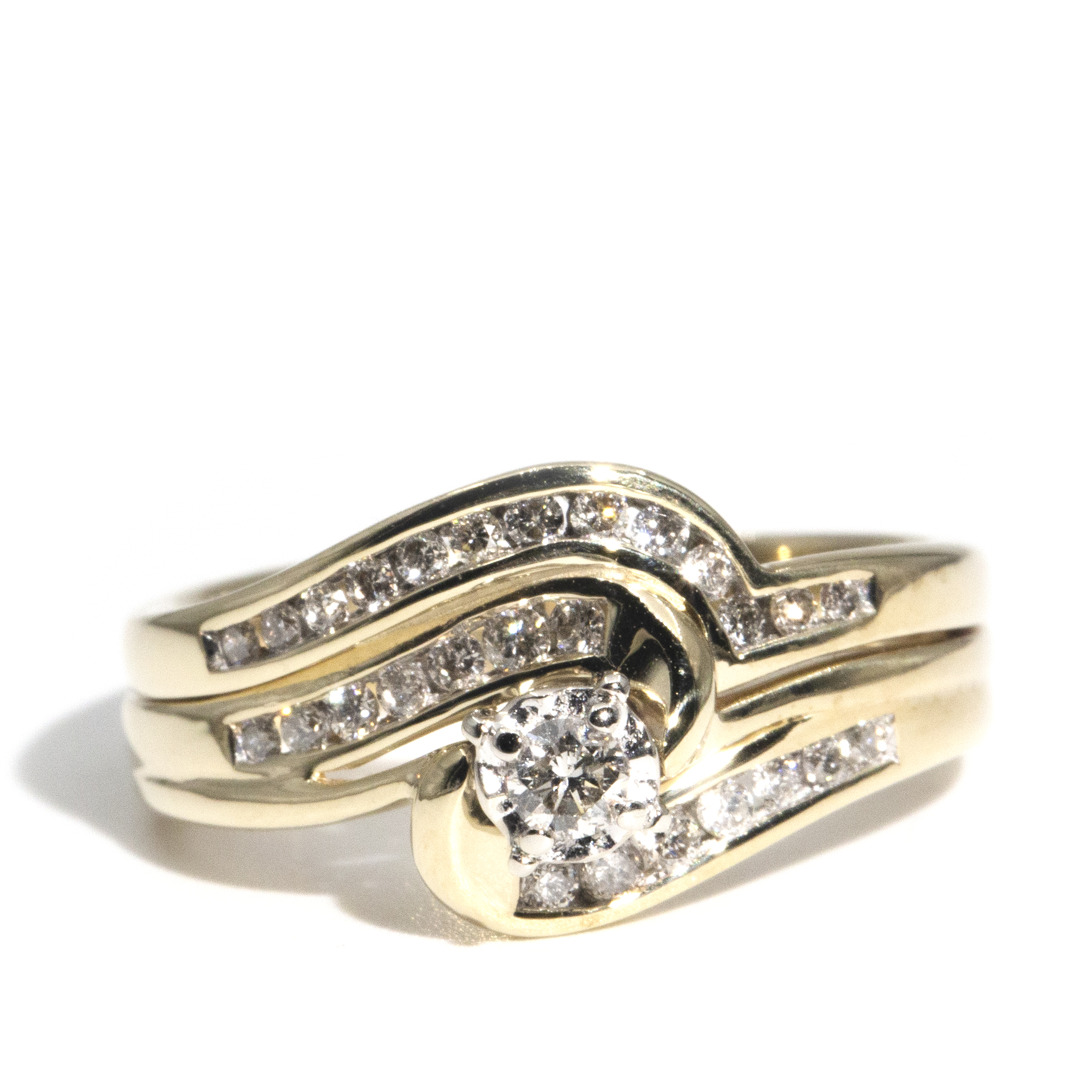 2665 · 9 Carat Yellow Gold Diamond Ring
