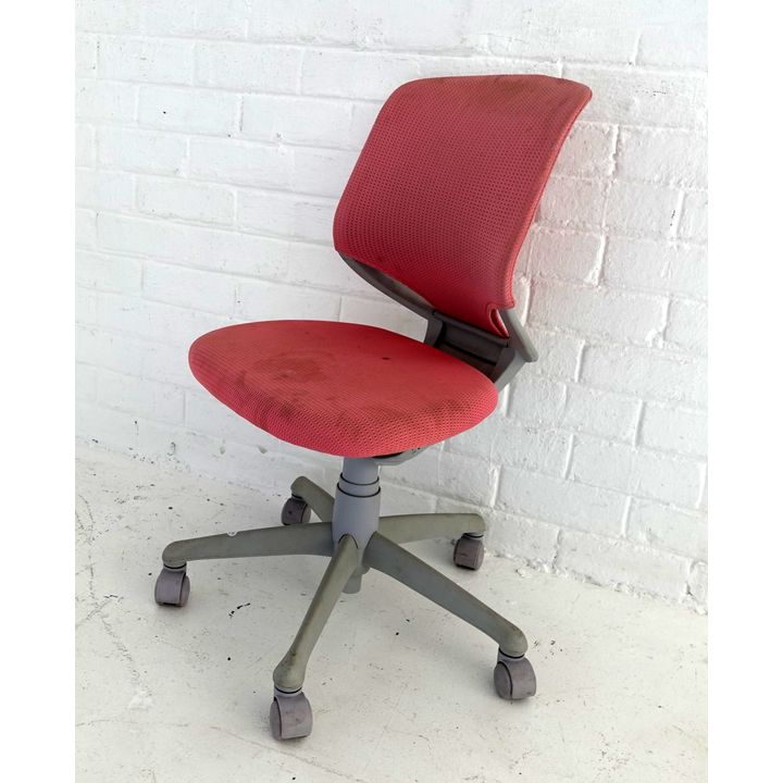 SWIVEL CHAIR