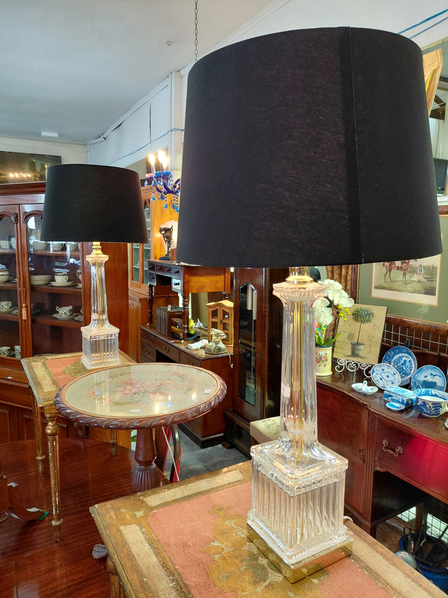 81 · PAIR OF TABLE LAMPS