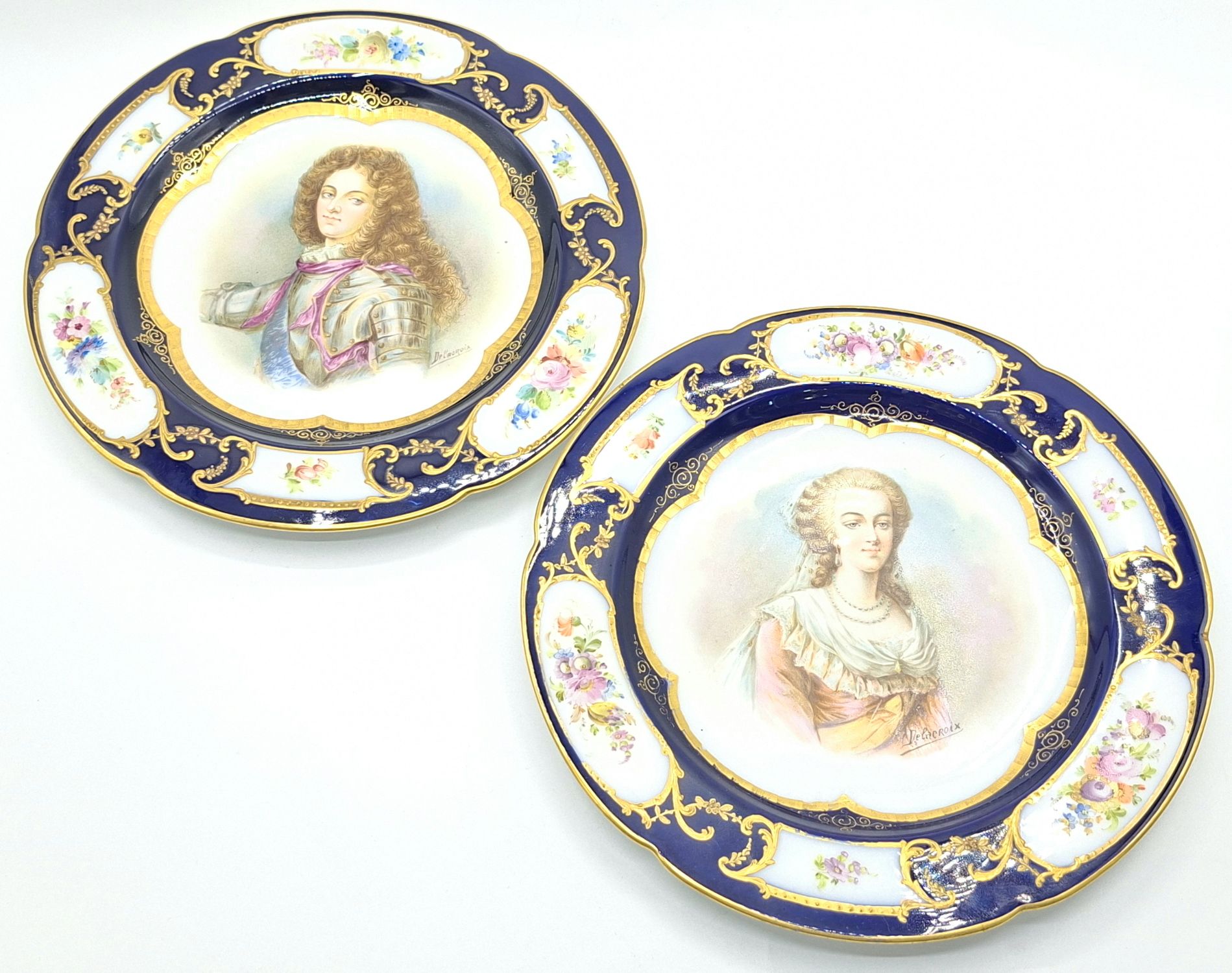 172 · A PAIR OF SEVRES CABINET PLATES