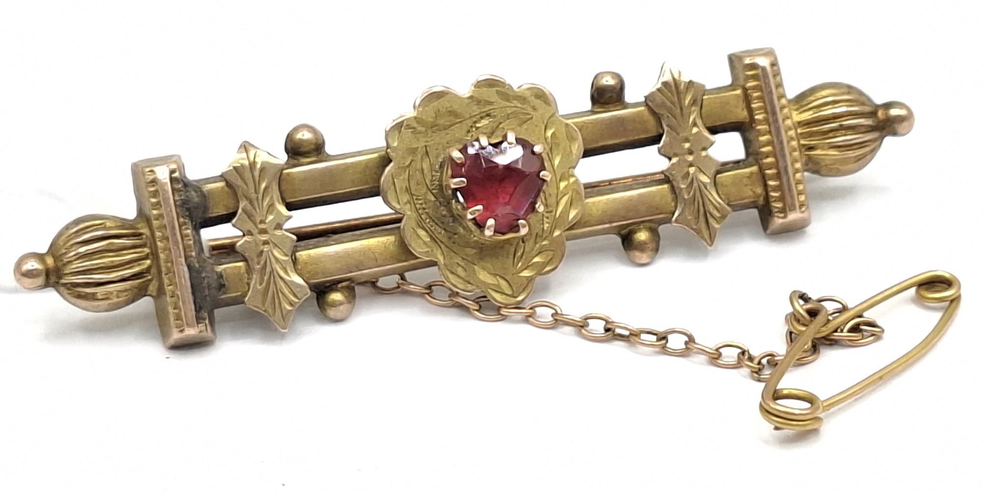 1110 · 9CT GOLD BROOCH