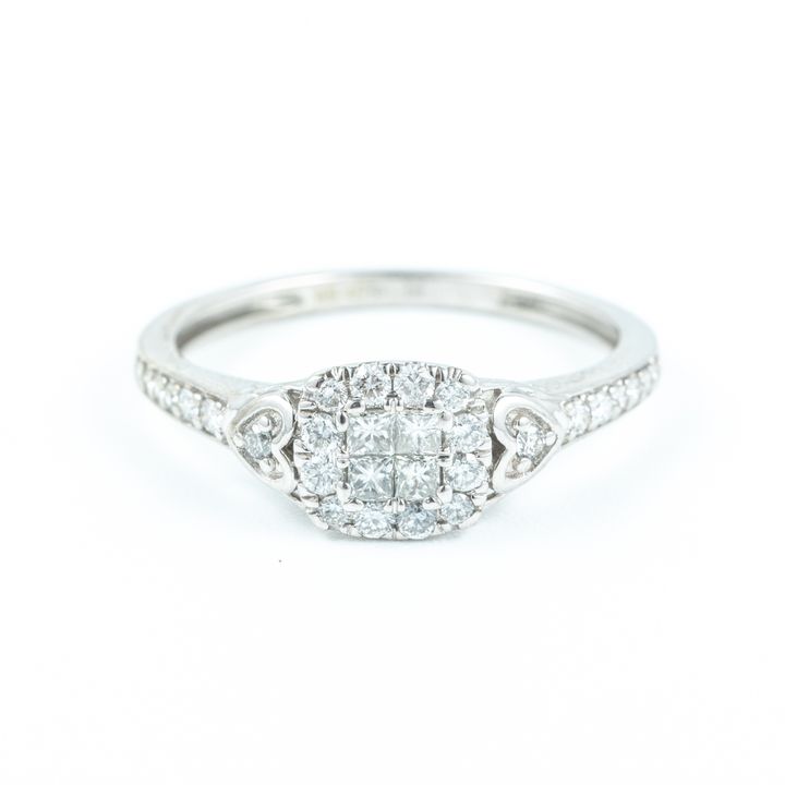 0.42 Carat Diamond Cluster Ring 9 Carat Gold,