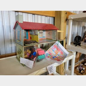 Vintage metal doll house with 50 pieces of furniture and accessories