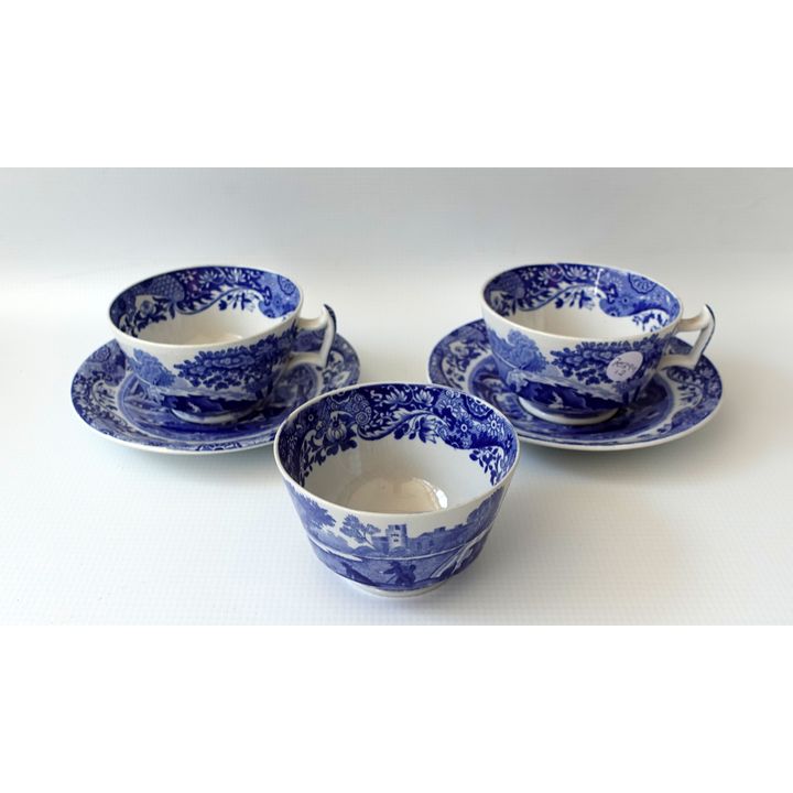 PAIR OF SPODE ITALIAN TEACUPS AND SAUCERS AND A SUGAR BOWL