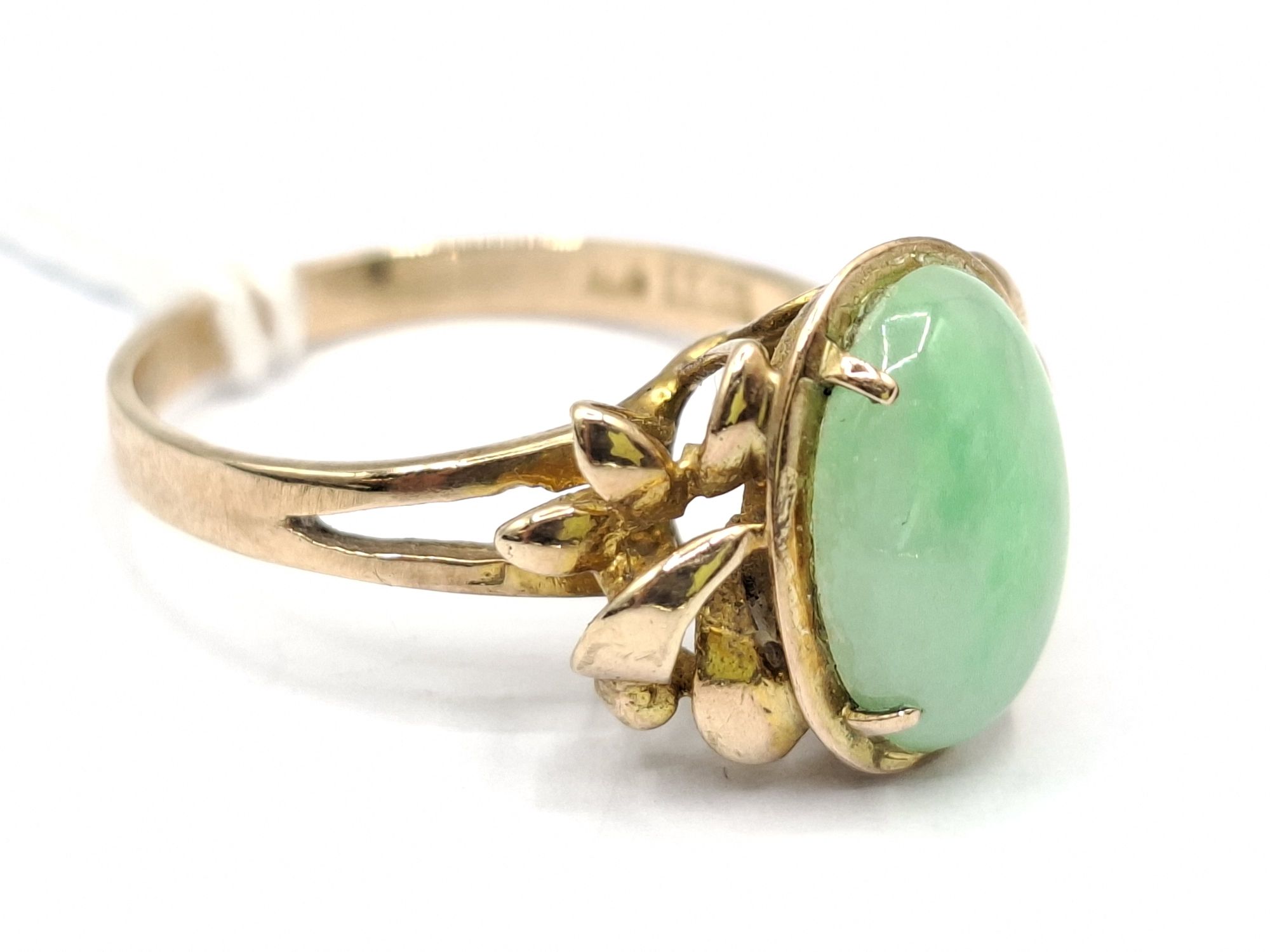 9ct Gold Jade Ring