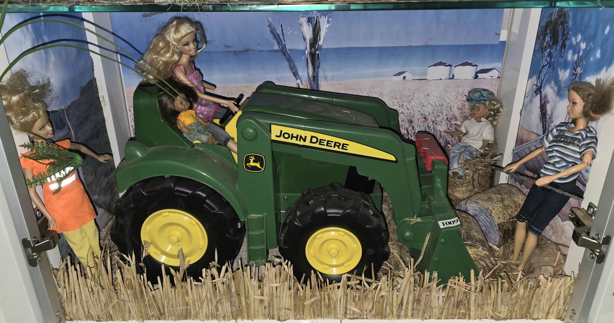 1009 · BARBIE DOLL FARMER COLLECTION