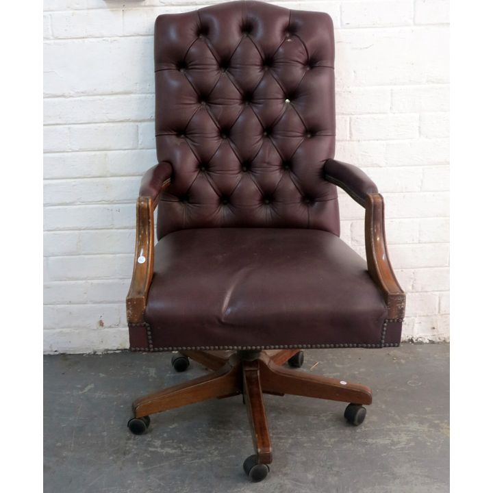 BUTTON UPHOLSTERED EXECUTIVE CHAIRS,