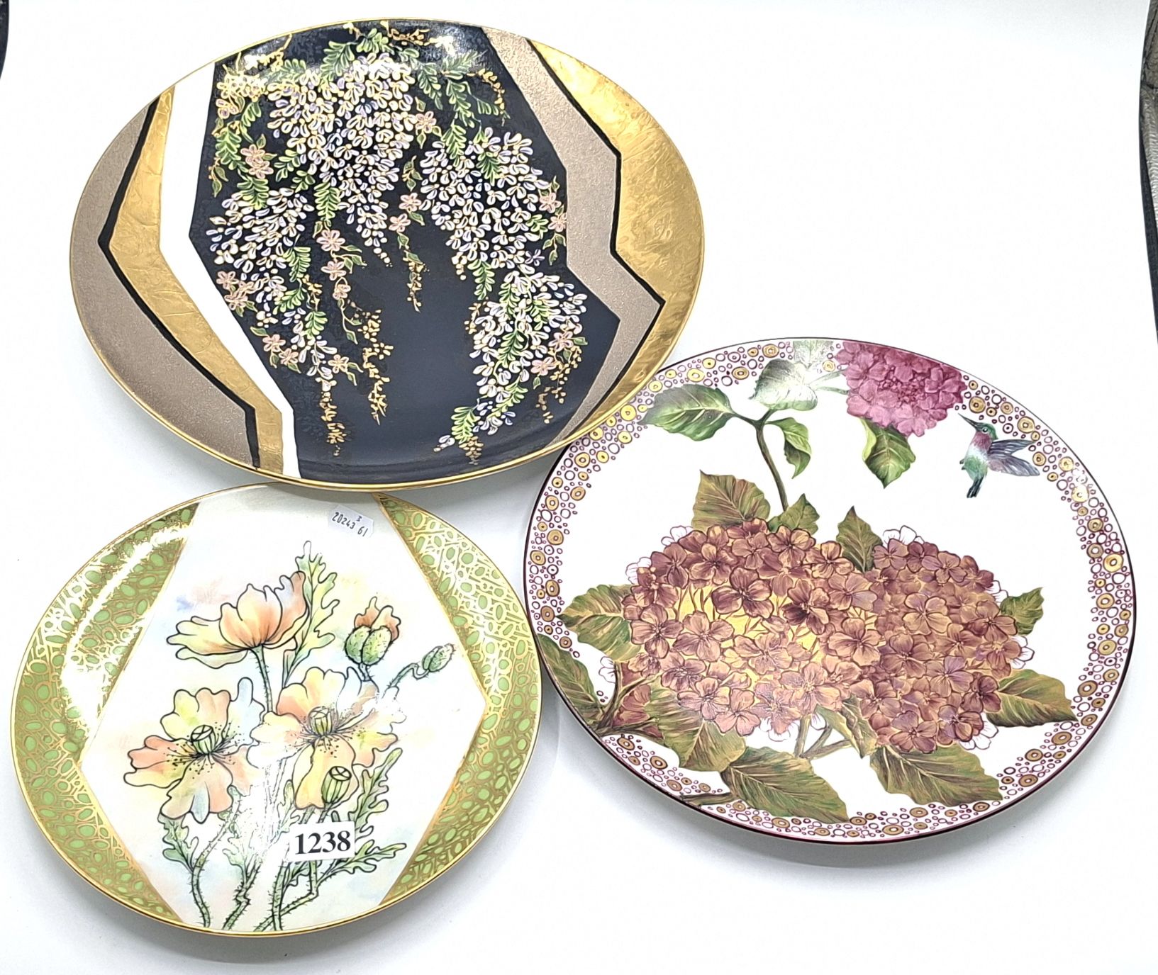 1238 · DECORATIVE CERAMIC PLATES