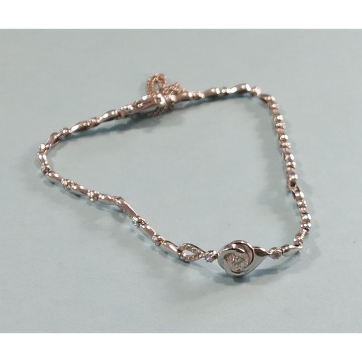 AN 18CT WHITE GOLD AND DIAMOND BRACELET,