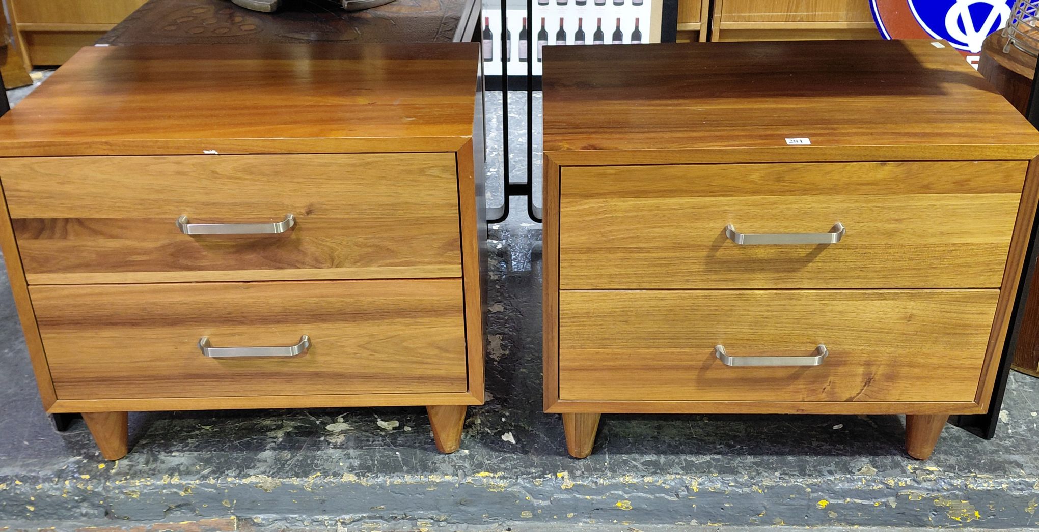 281 · PAIR OF BEDSIDE CHESTS