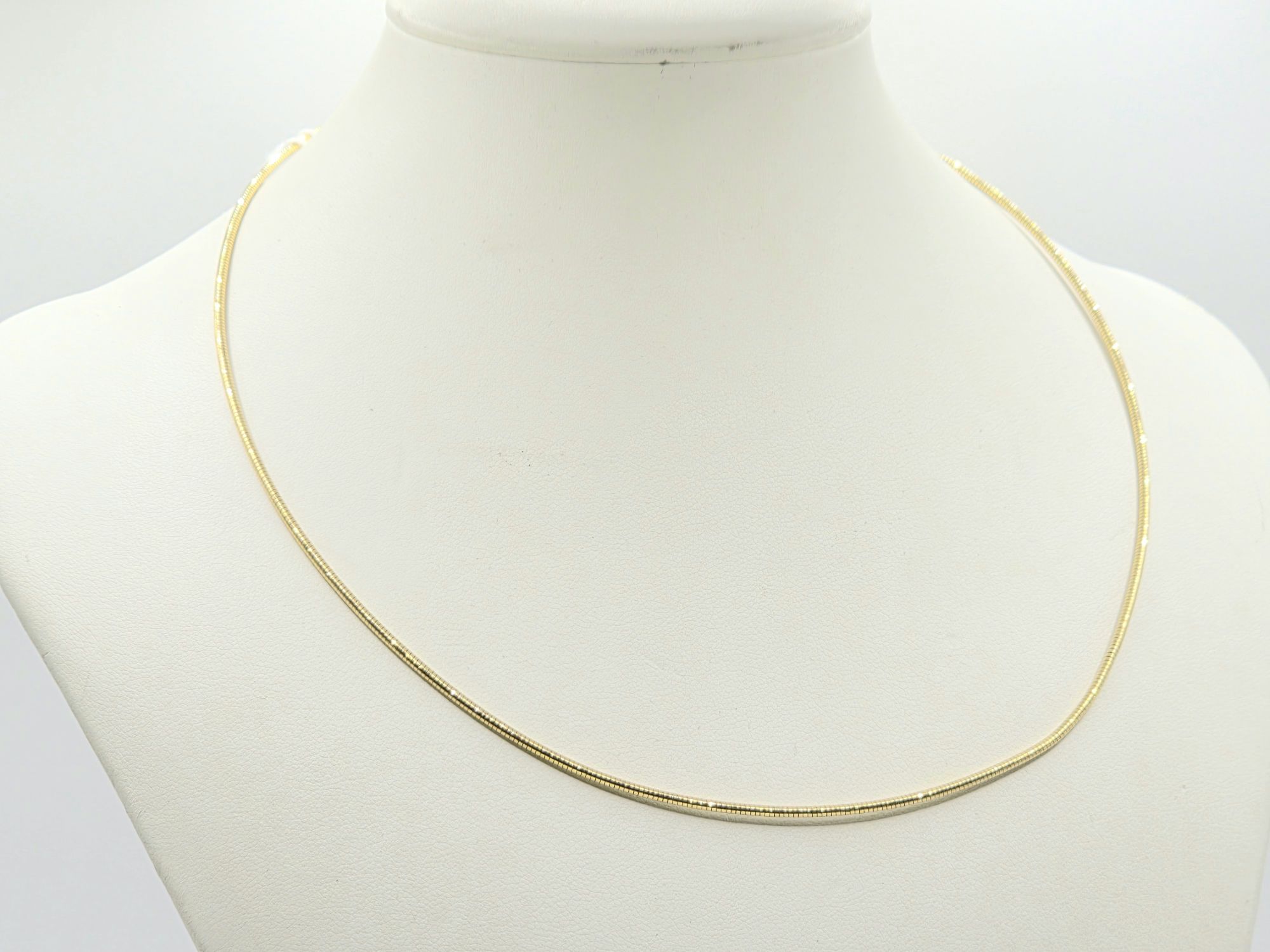 240 · 9CT GOLD NECKLACE