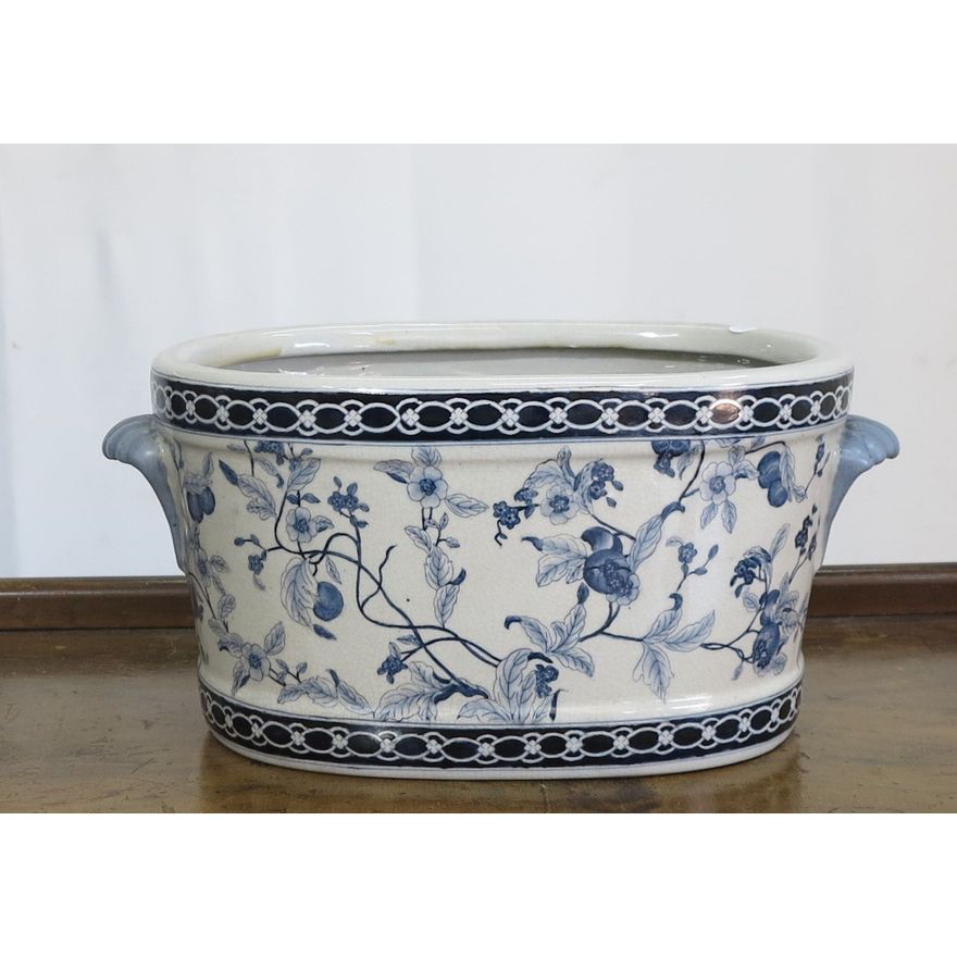 ORIENTAL PORCELAIN TWO-HANDLED JARDINIERE