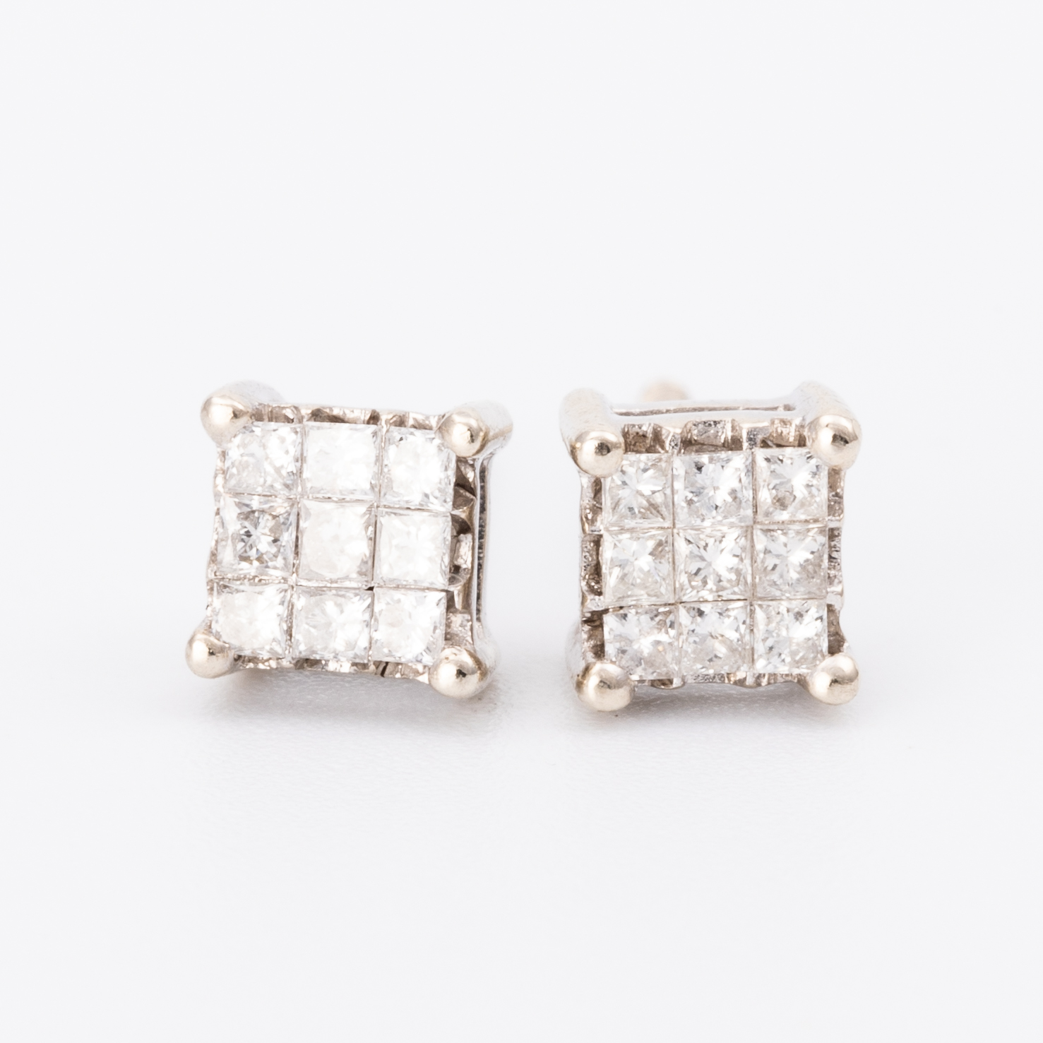 113 · Diamond Stud Earrings in 10ct Gold