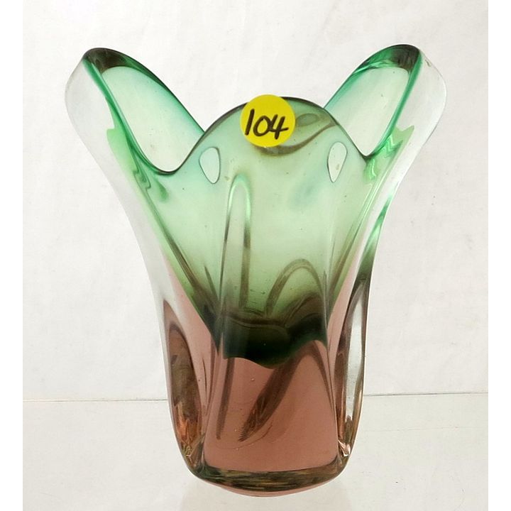 A MID 20TH CENTURY MURANO MULTI-COLOURED GLASS VASE.