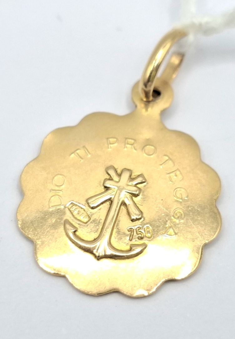 1114 · 18CT RELIGIOUS PENDANT