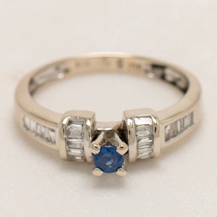 ANILLO CON ZAFIRO Y DIAMANTES