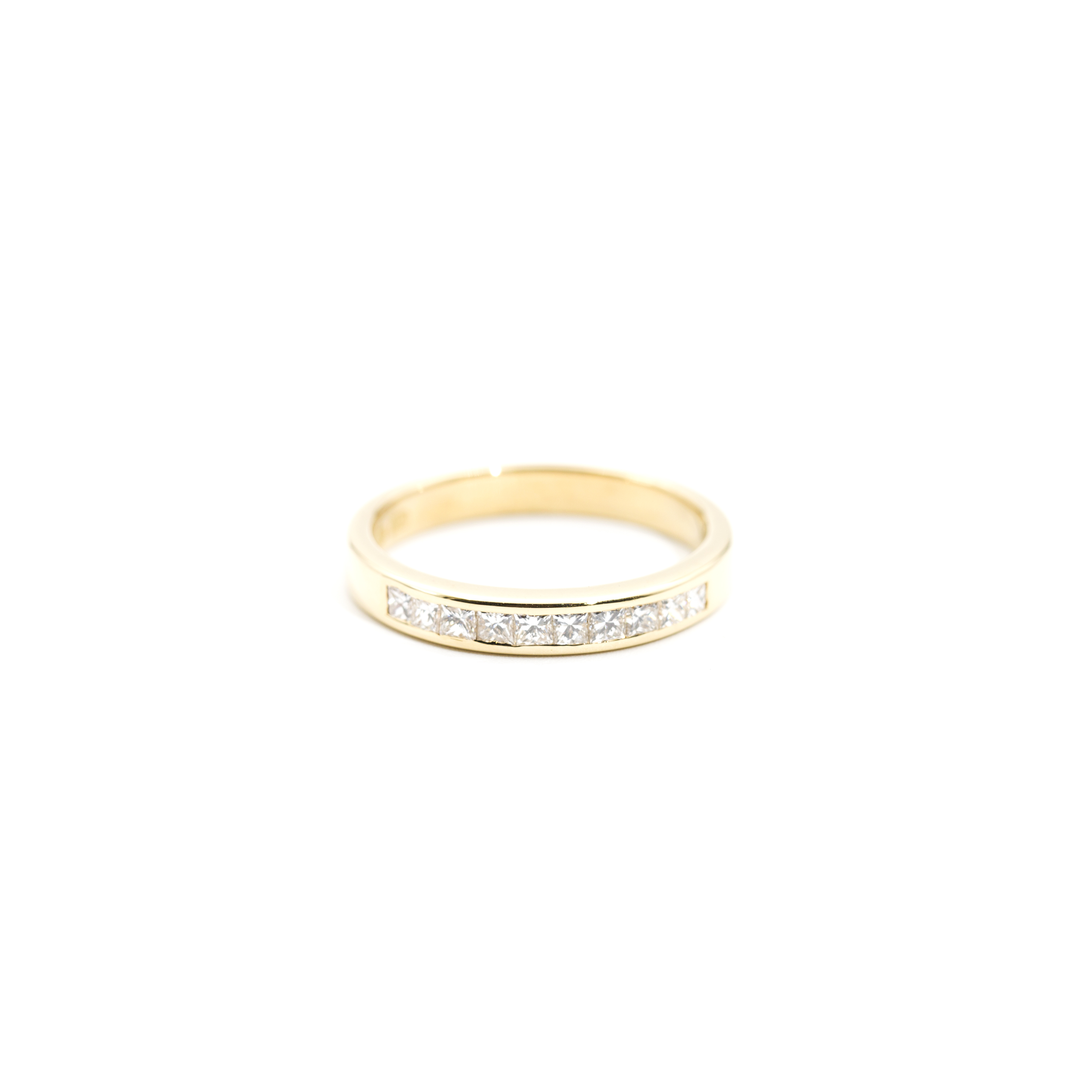 473. · 18ct Gold & Diamond Ring 4.4g