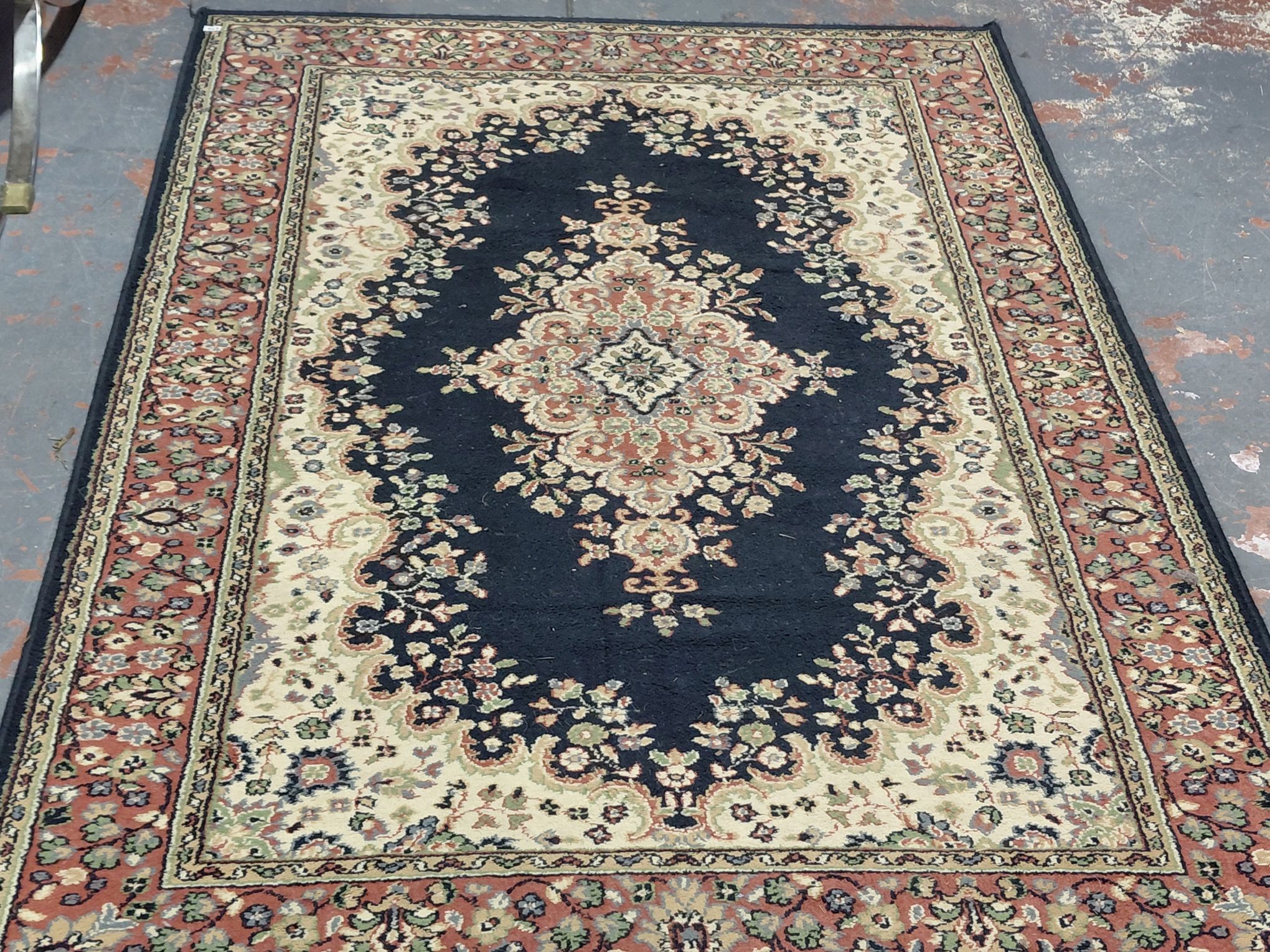 175 · TRADITIONAL STYLE RUG