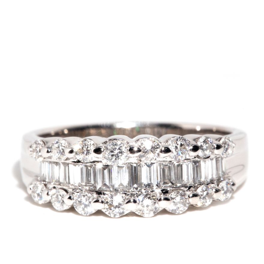 18 Carat White Gold 0.63 Carat TDW Diamond Ring,