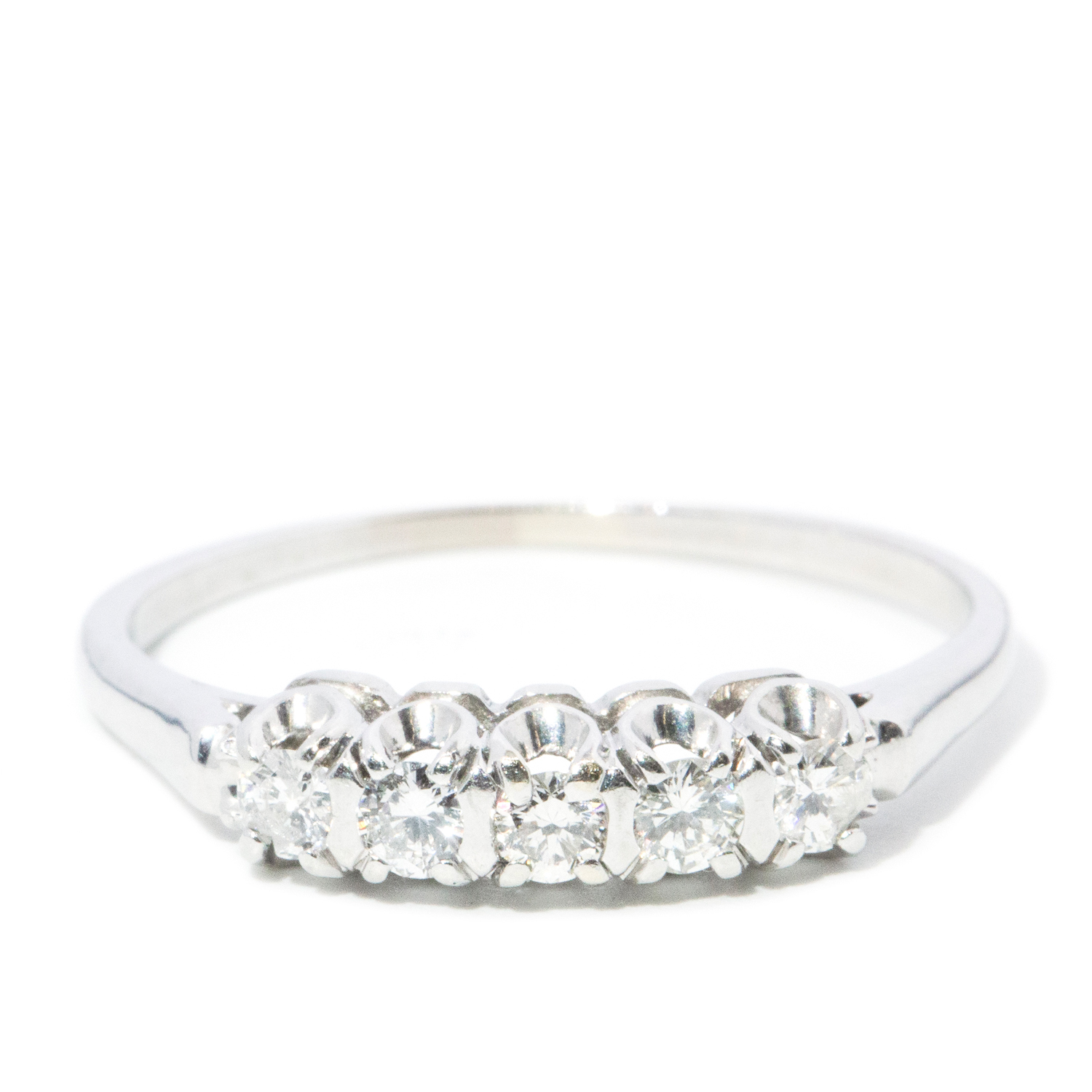 108 · Vintage 18 carat White Gold Diamond Ring
