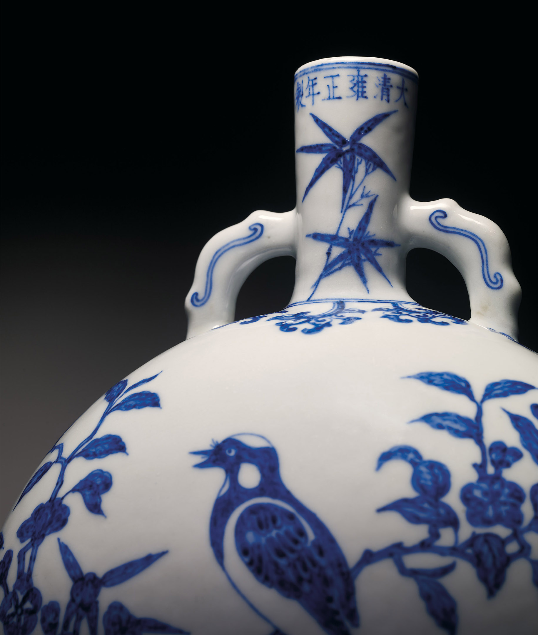 清雍正青花花鳥紋如意耳扁壺| 宇珍國際藝術| Yu Jen Taipei
