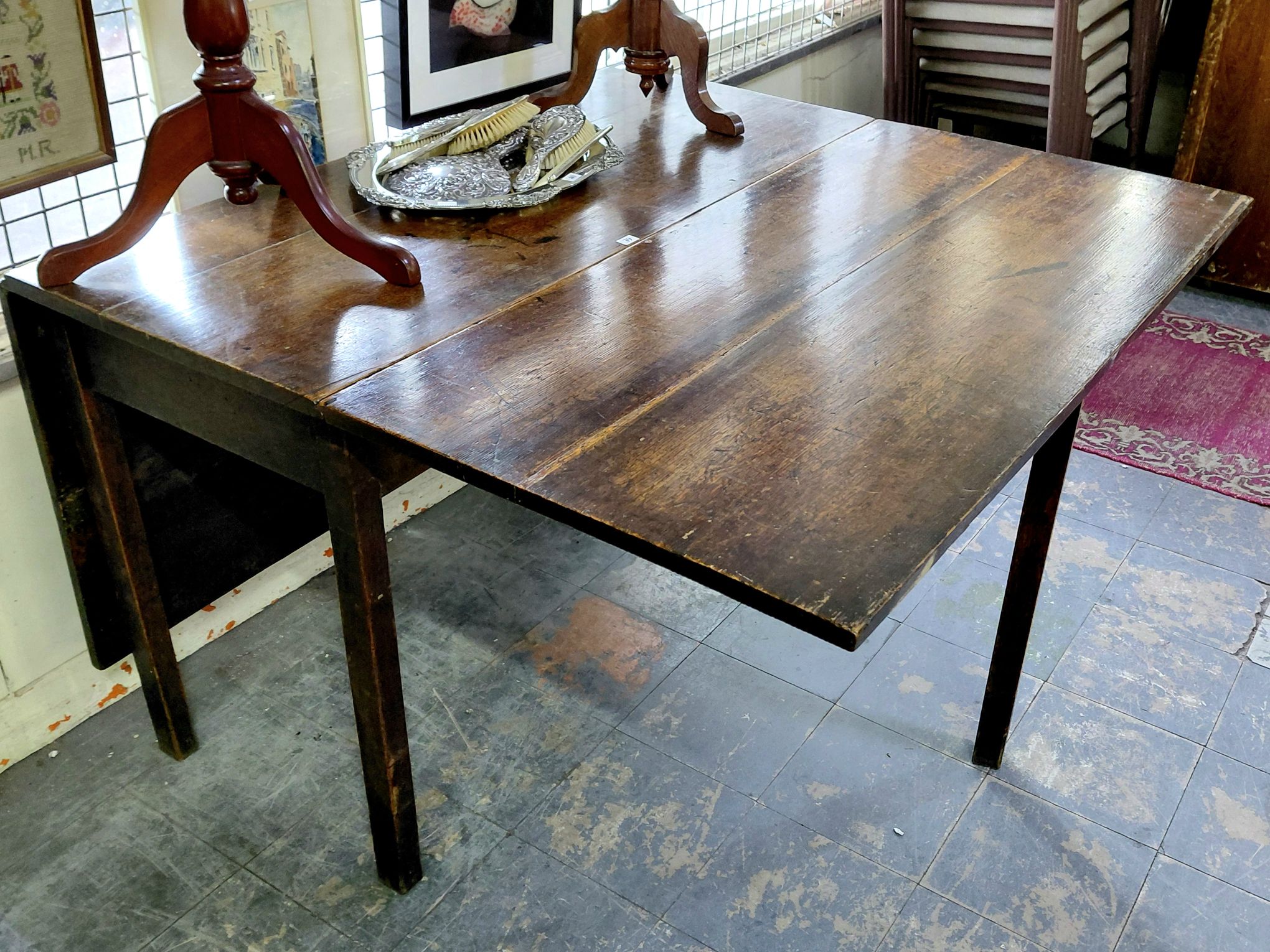 39 · 18TH CENTURY GATELEG TABLE
