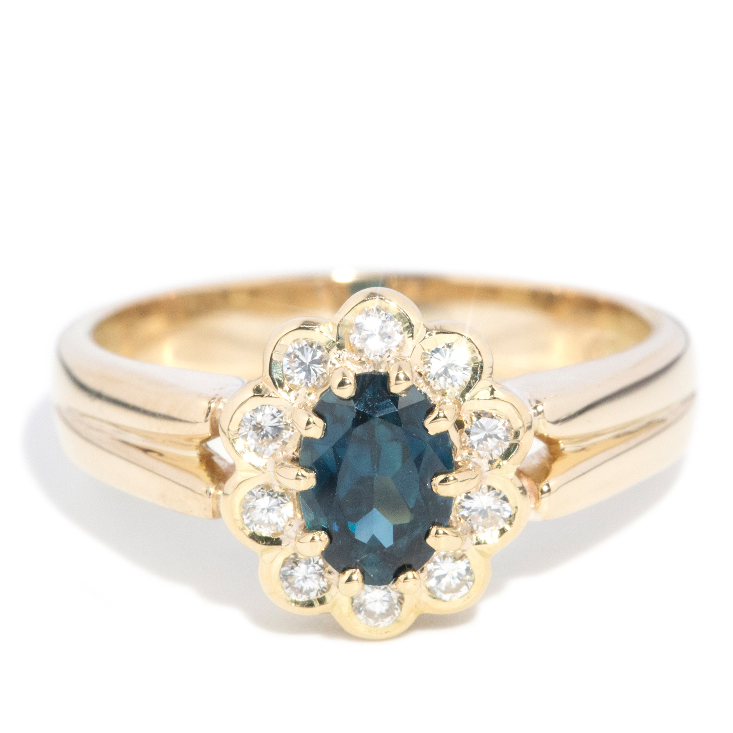 107 · Sapphire & Diamond Ring in 18ct Gold