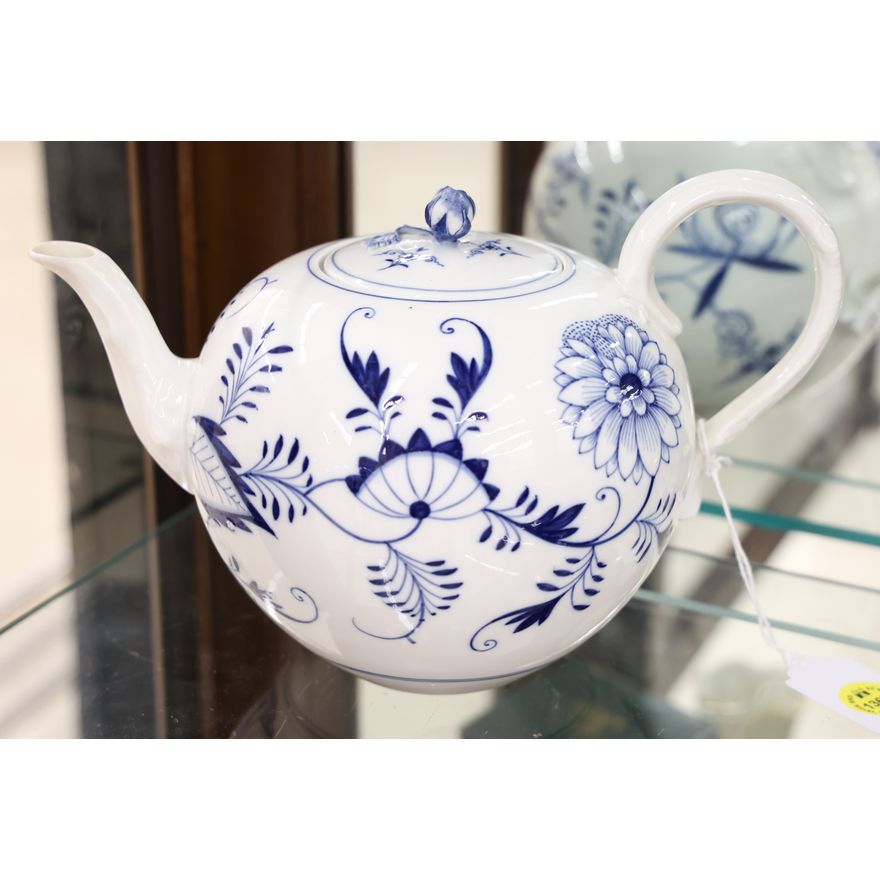 Meissen Blue Onion Porcelain Teapot 9'' - Slight flake to rose finial