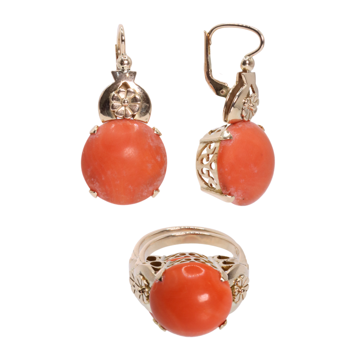 Aderezo con coral rojo, oro amarillo 14K
