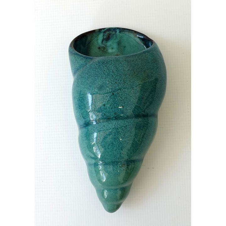 GLOBE POTTERY WALL POCKET