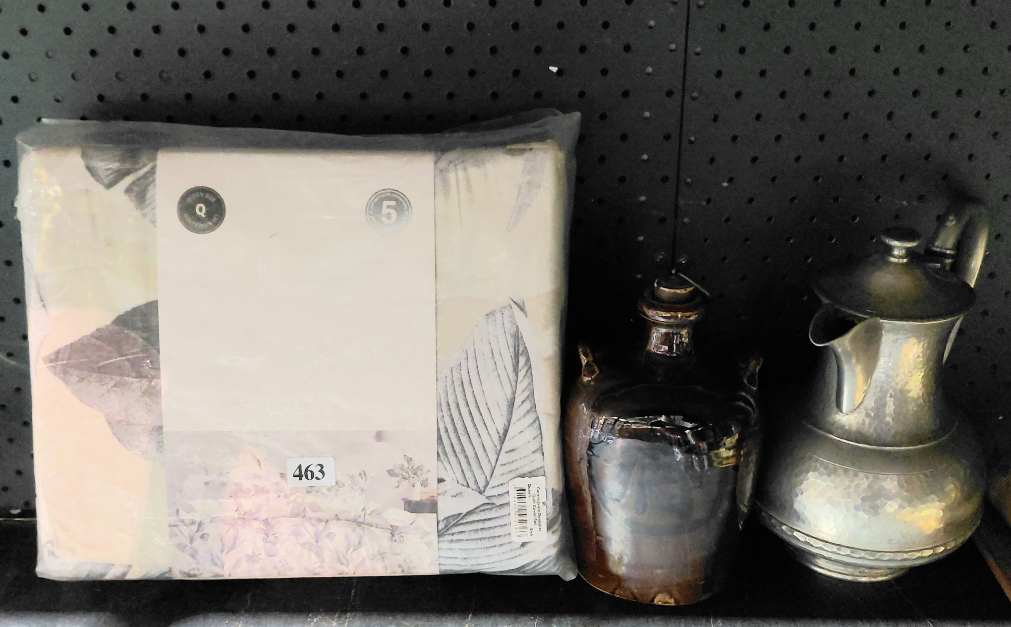 463 · QUEEN QUILT COVER SET, JUG AND SAKI FLASK
