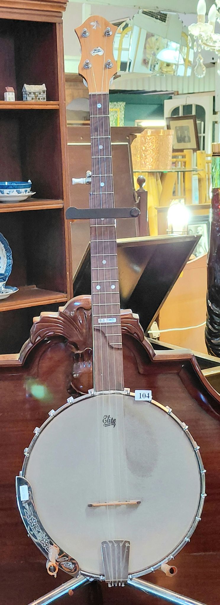 WHITE SWALLOW BANJO