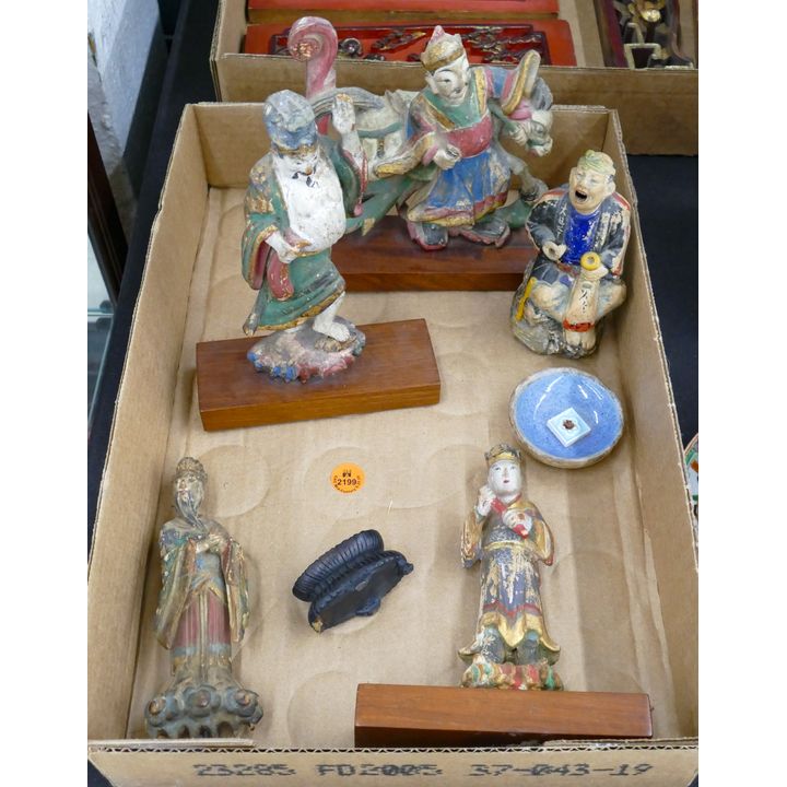 Box Old Chinese Polychrome Wood Temple Figures