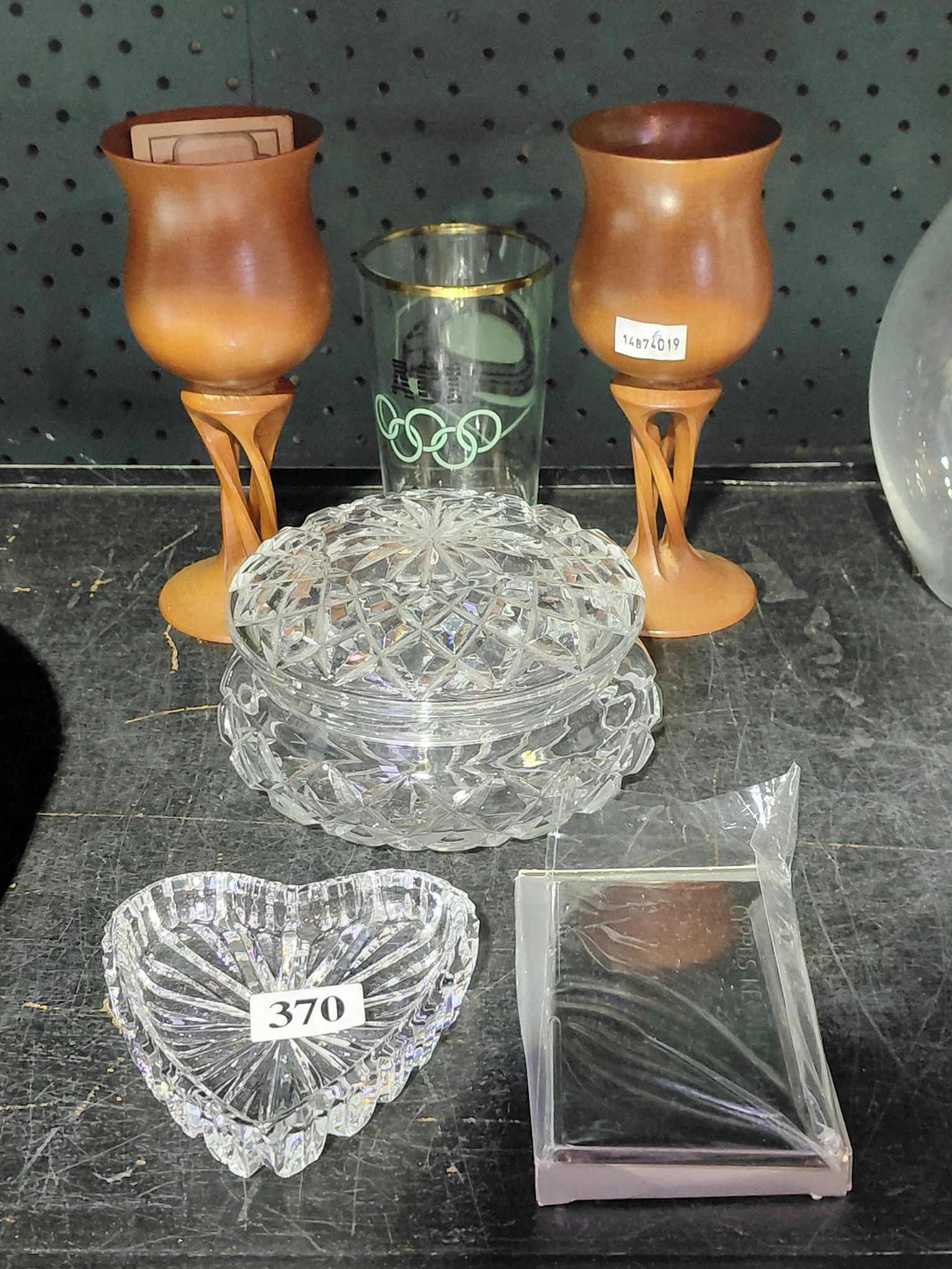 370 · TABLEWARE