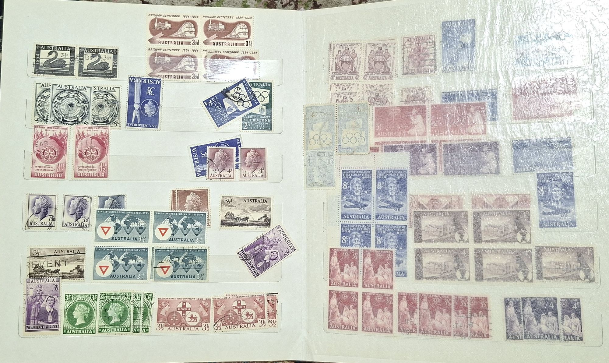 STAMP ALBUM - AUSTRALIA