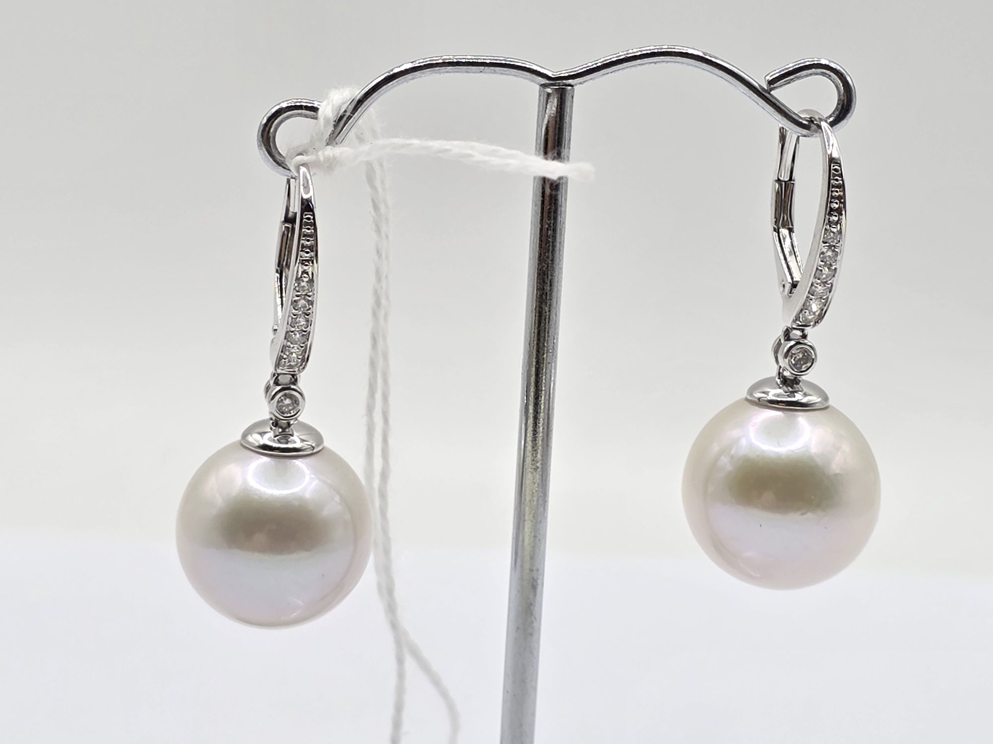269 · 9CT GOLD PEARL DROP EARRINGS