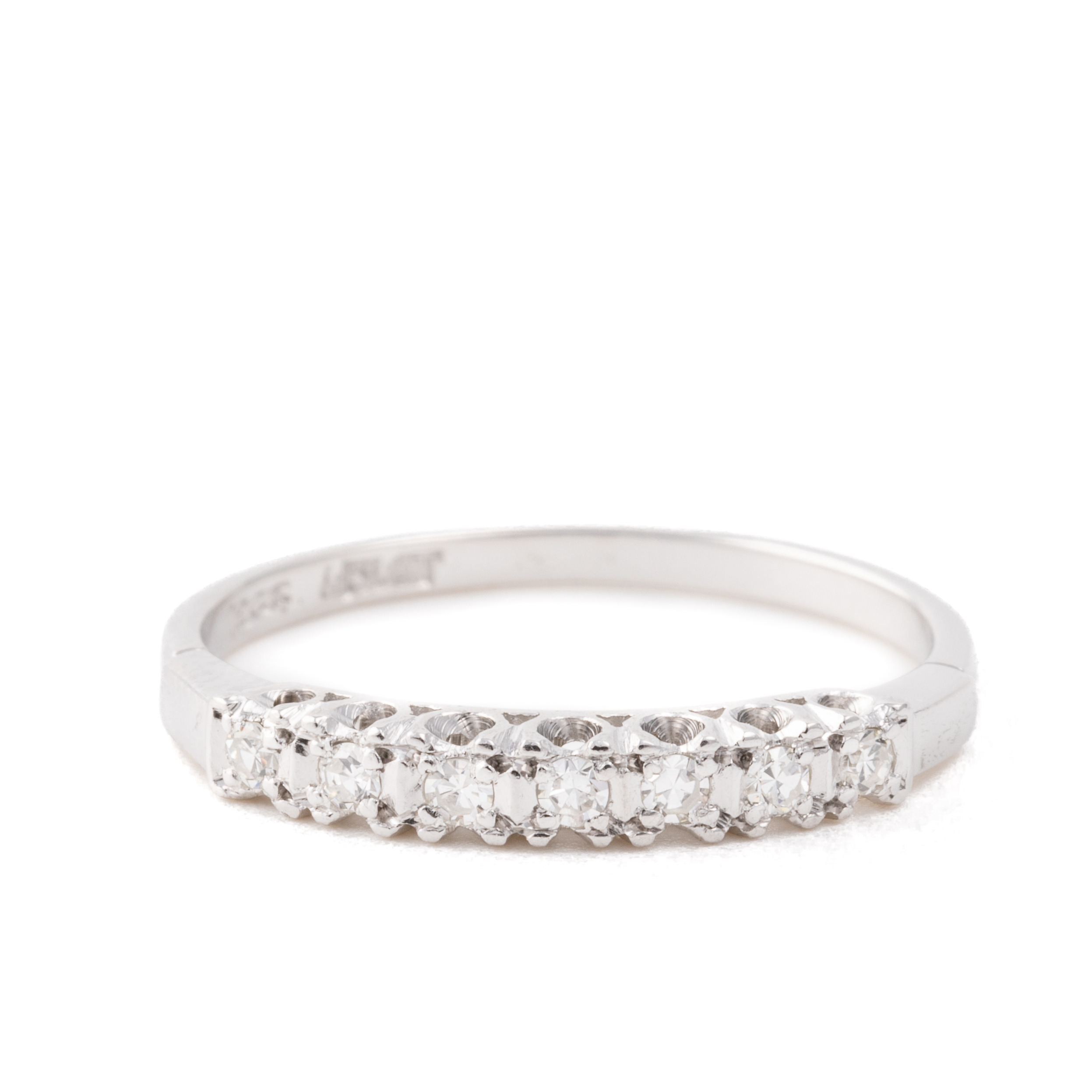 19 · Vintage Diamond Band 18ct Gold