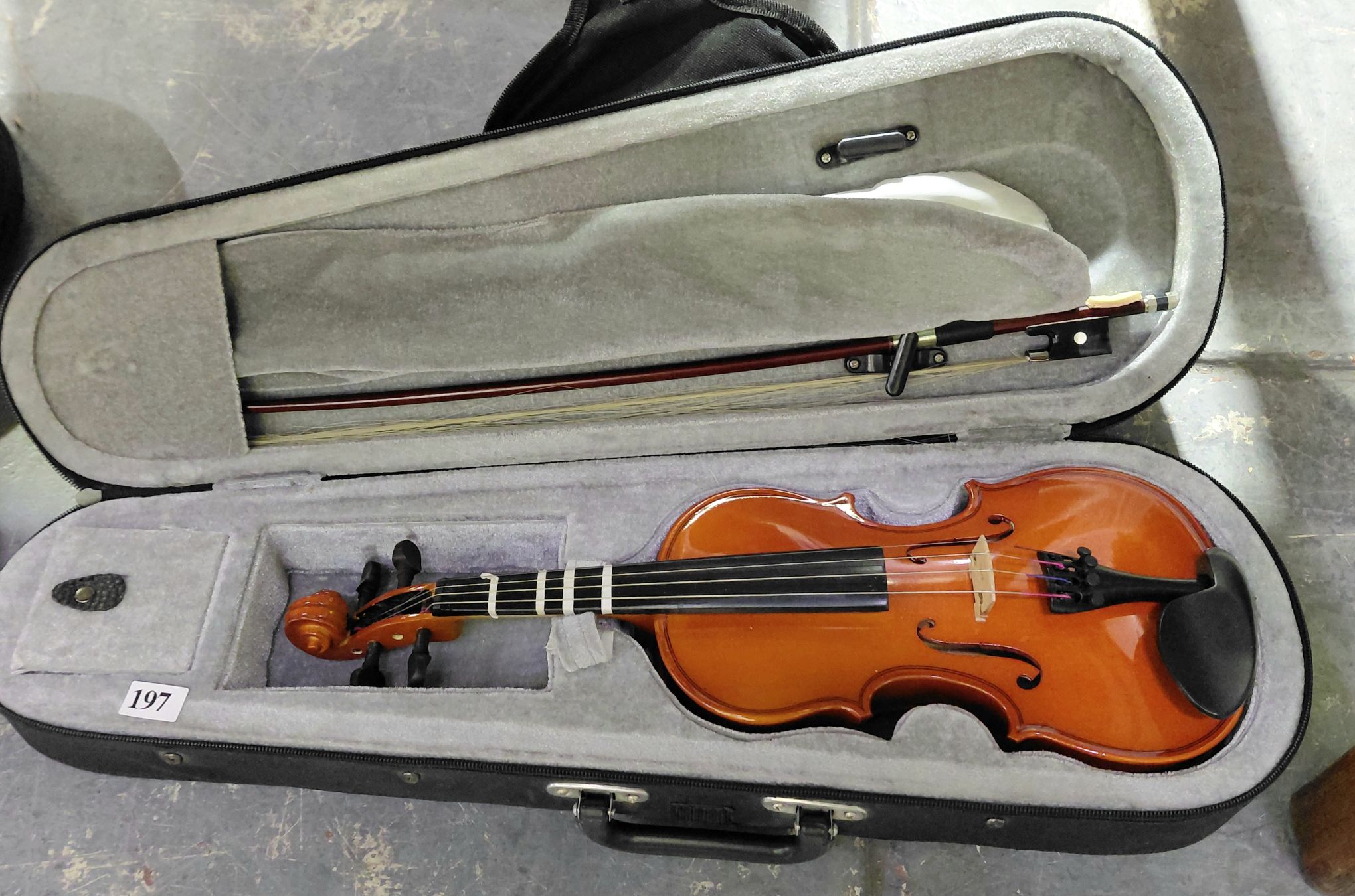 197 · CHILDS VIOLIN