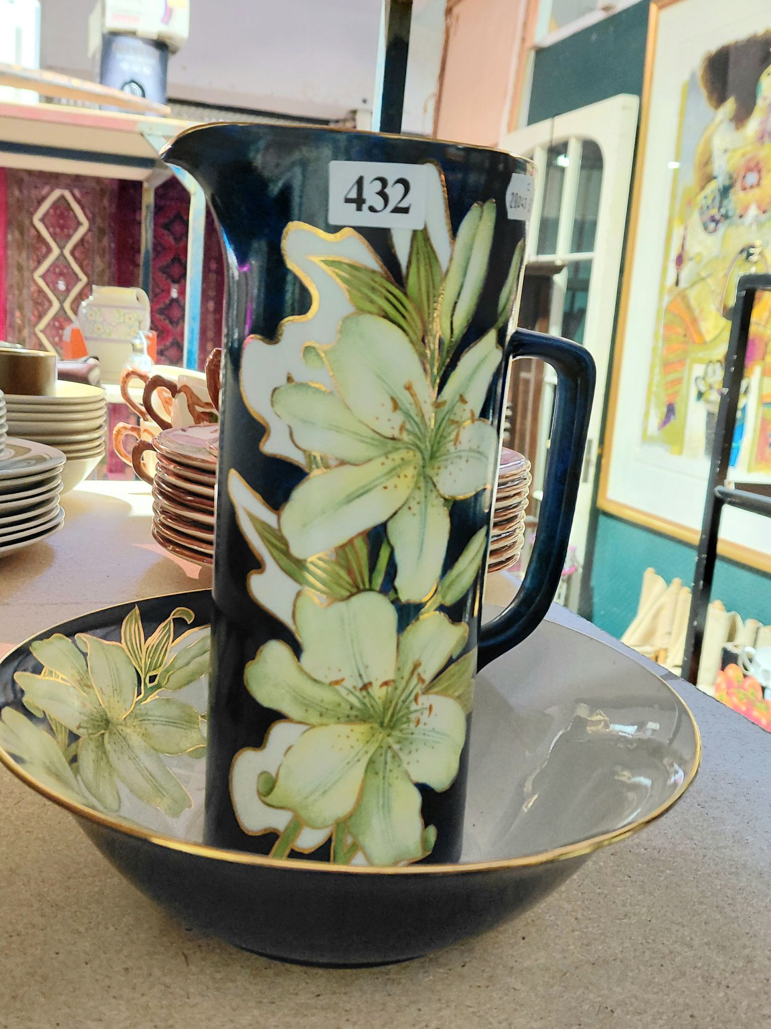432 · DECORATIVE CERAMIC JUG & BOWL