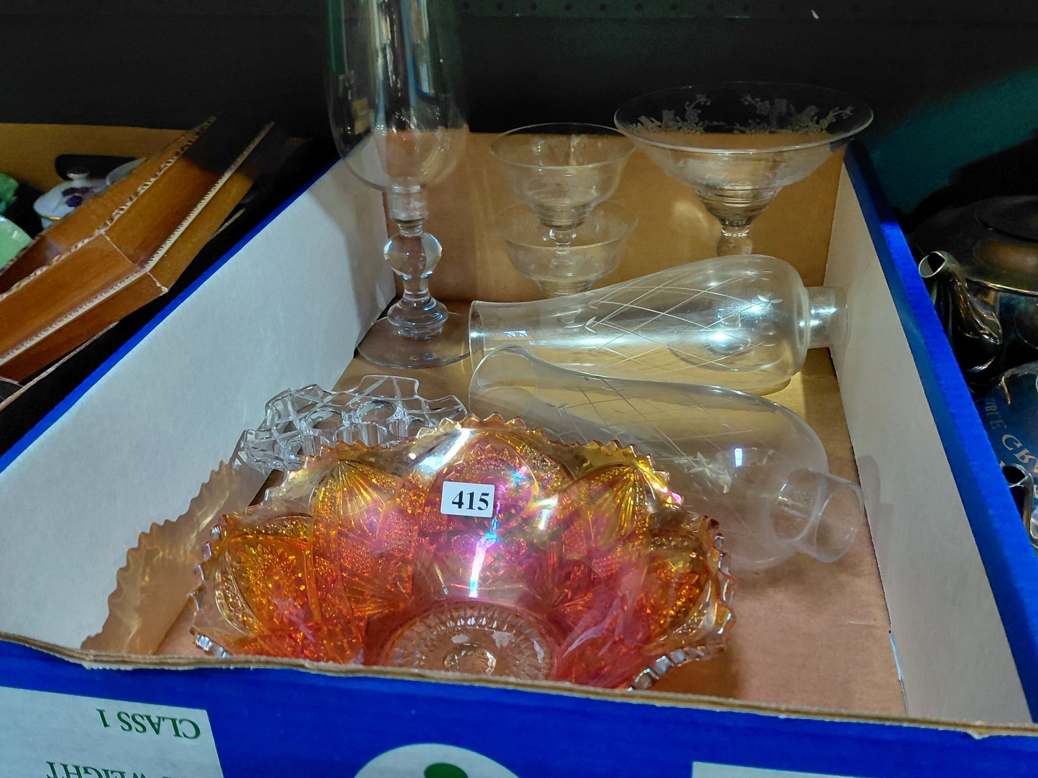 415 · BOX OF GLESSWARE
