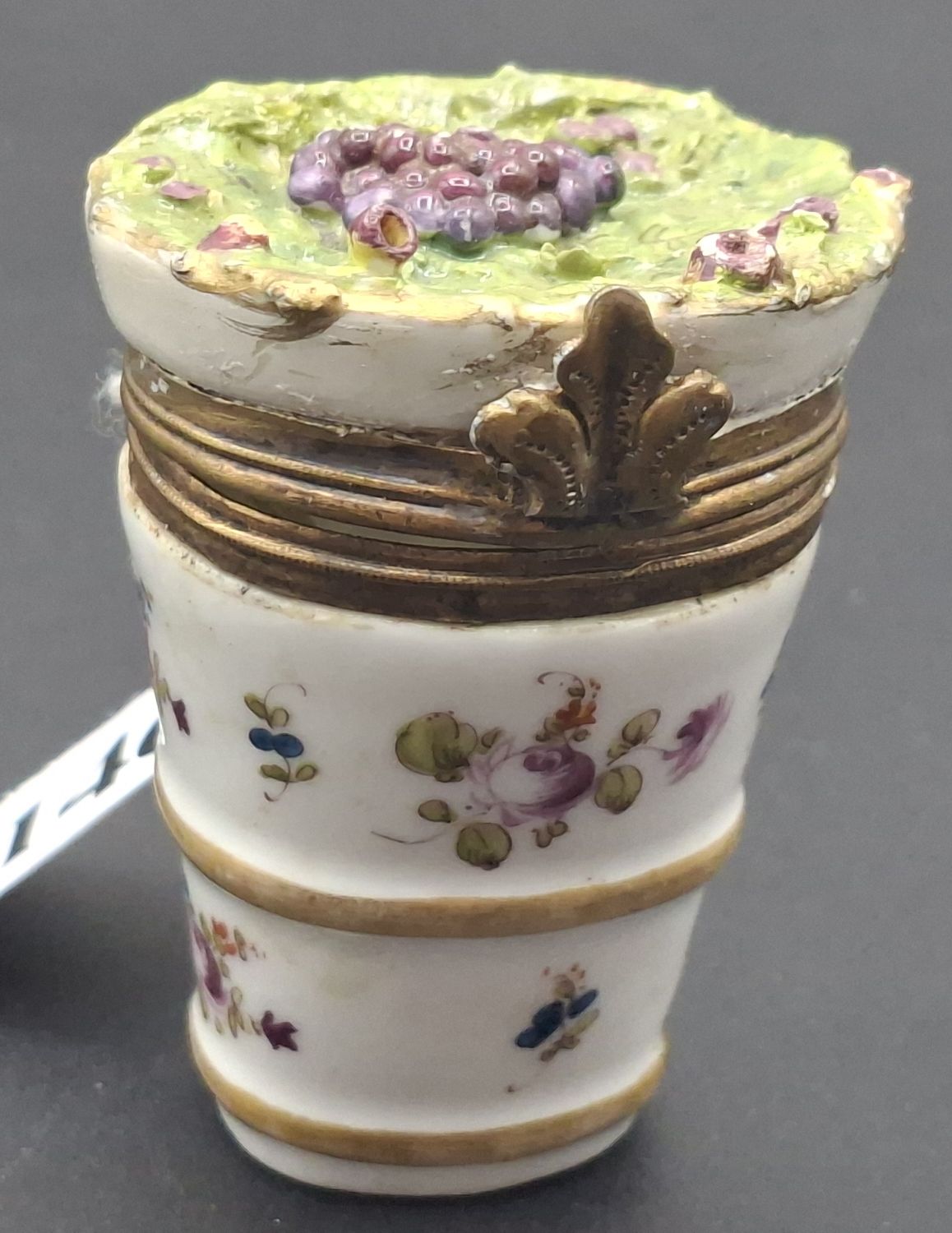 146 · ANTIQUE PORCELAIN BOX