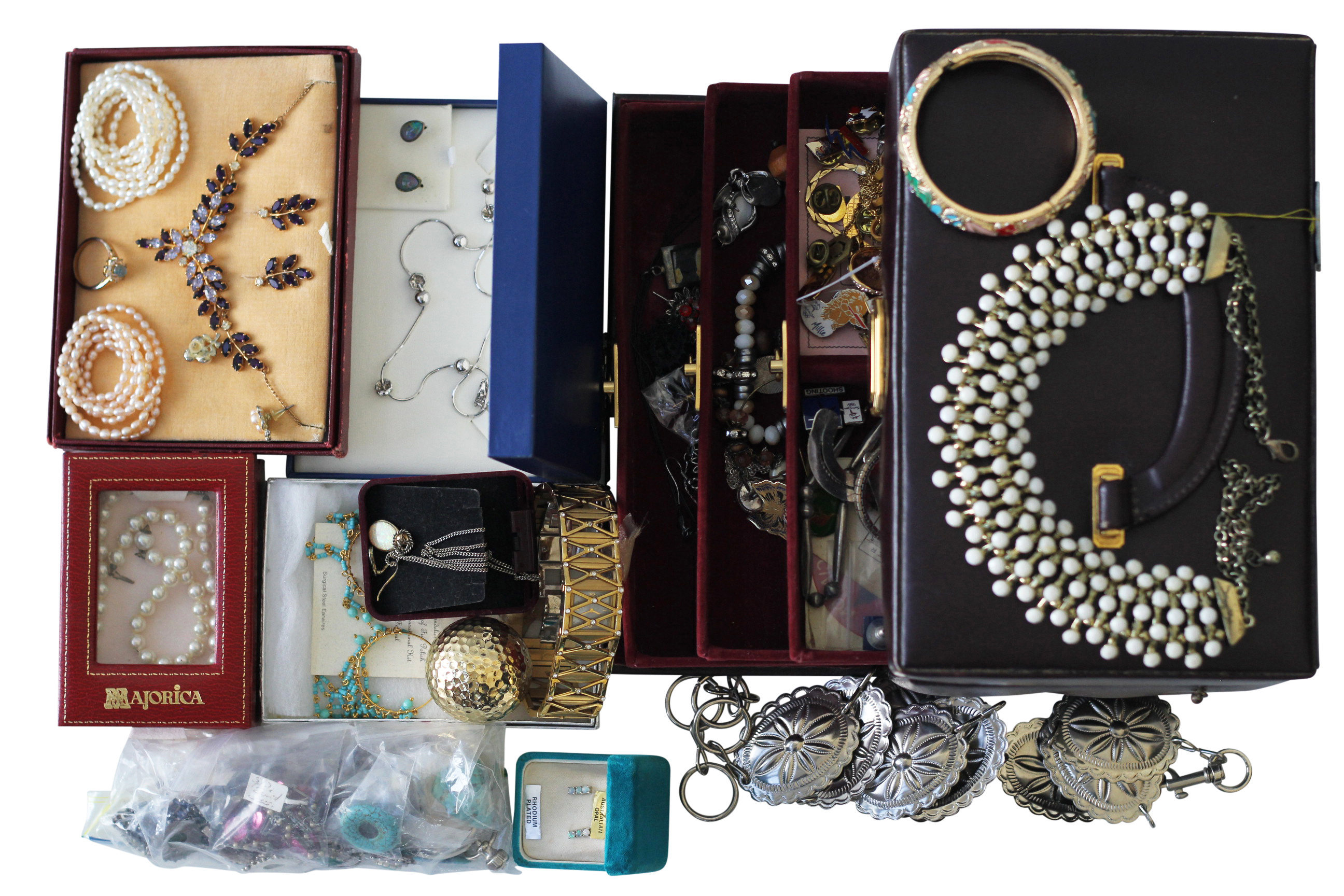 Costume Jewellery, Accumulation
