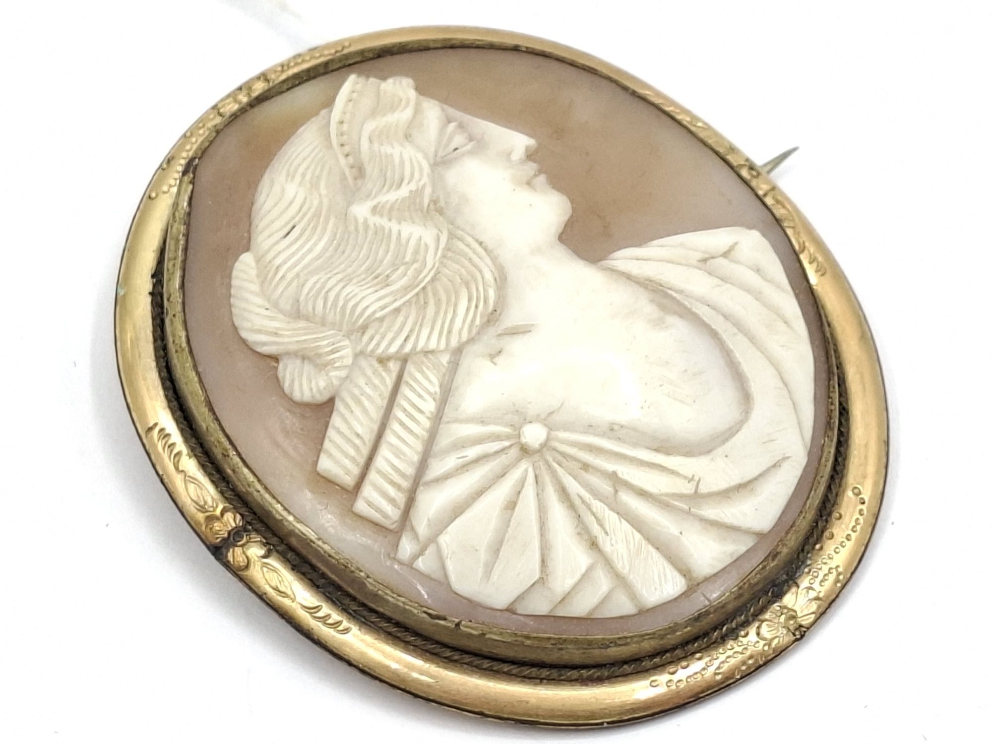 1109 · VICTORIAN CAMEO BROOCH
